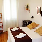 Fira Suites